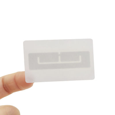 مضاد للكاشف السائل RFID UHF Tag U7 رقاقة 7742 هوائي 50 * 30 مم
