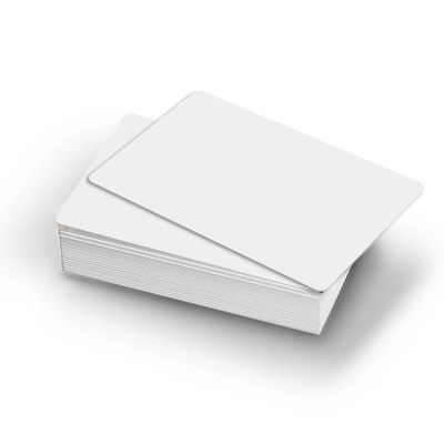 بطاقة RFID UHF البيضاء بطاقة RFID السلبية 860-960MHz ISO / IEC 18000-6C