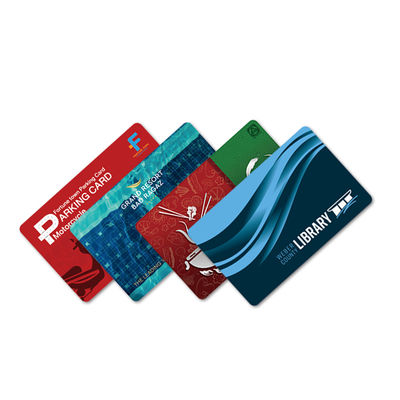 بطاقة RFID UHF البيضاء بطاقة RFID السلبية 860-960MHz ISO / IEC 18000-6C